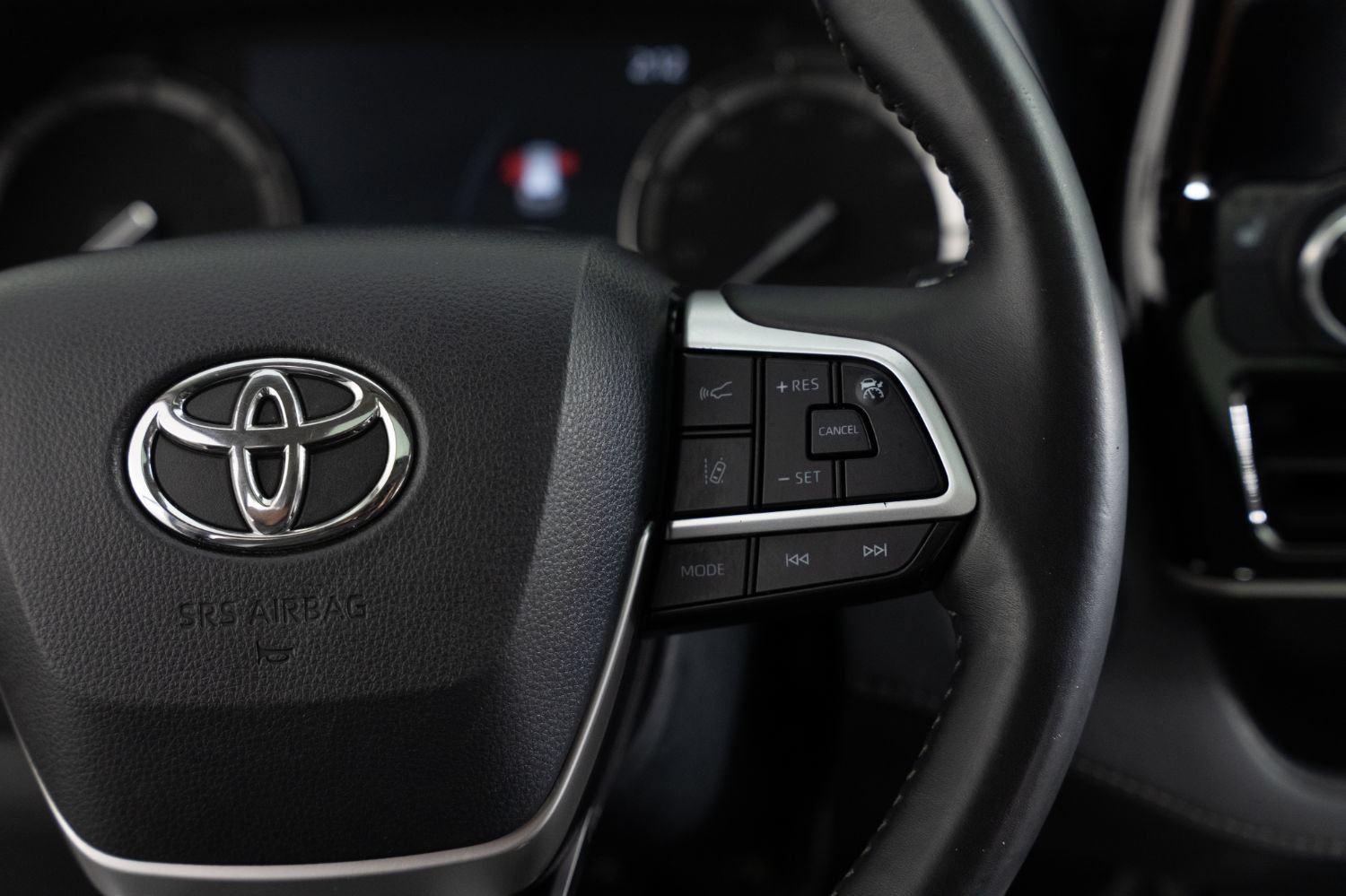 Used 2022 Toyota Highlander XLE FWD image 34