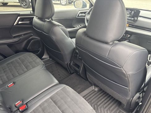 Used 2024 Mitsubishi Outlander SE image 25