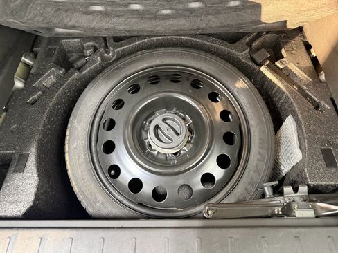 Used 2012 Chevrolet Equinox LT w/ Driver Convenience Package image 36