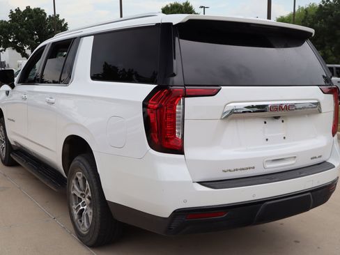 Used 2022 GMC Yukon XL SLE AWD/4WD image 6