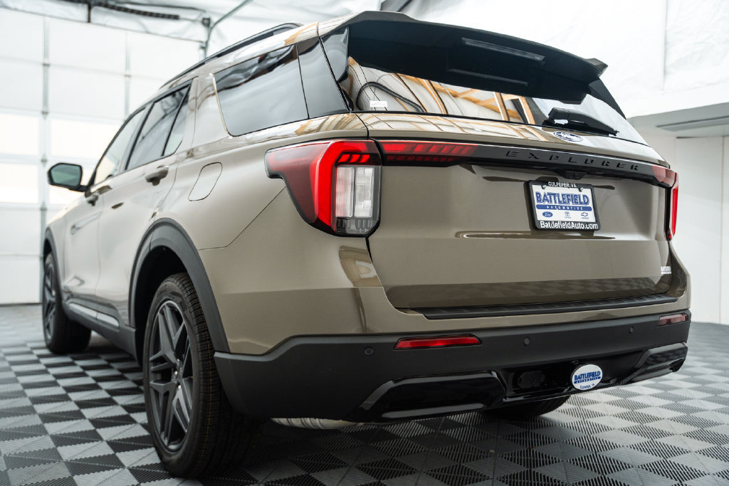 New 2027 Ford Explorer ST-Line w/ Premium Package AWD/4WD image 7