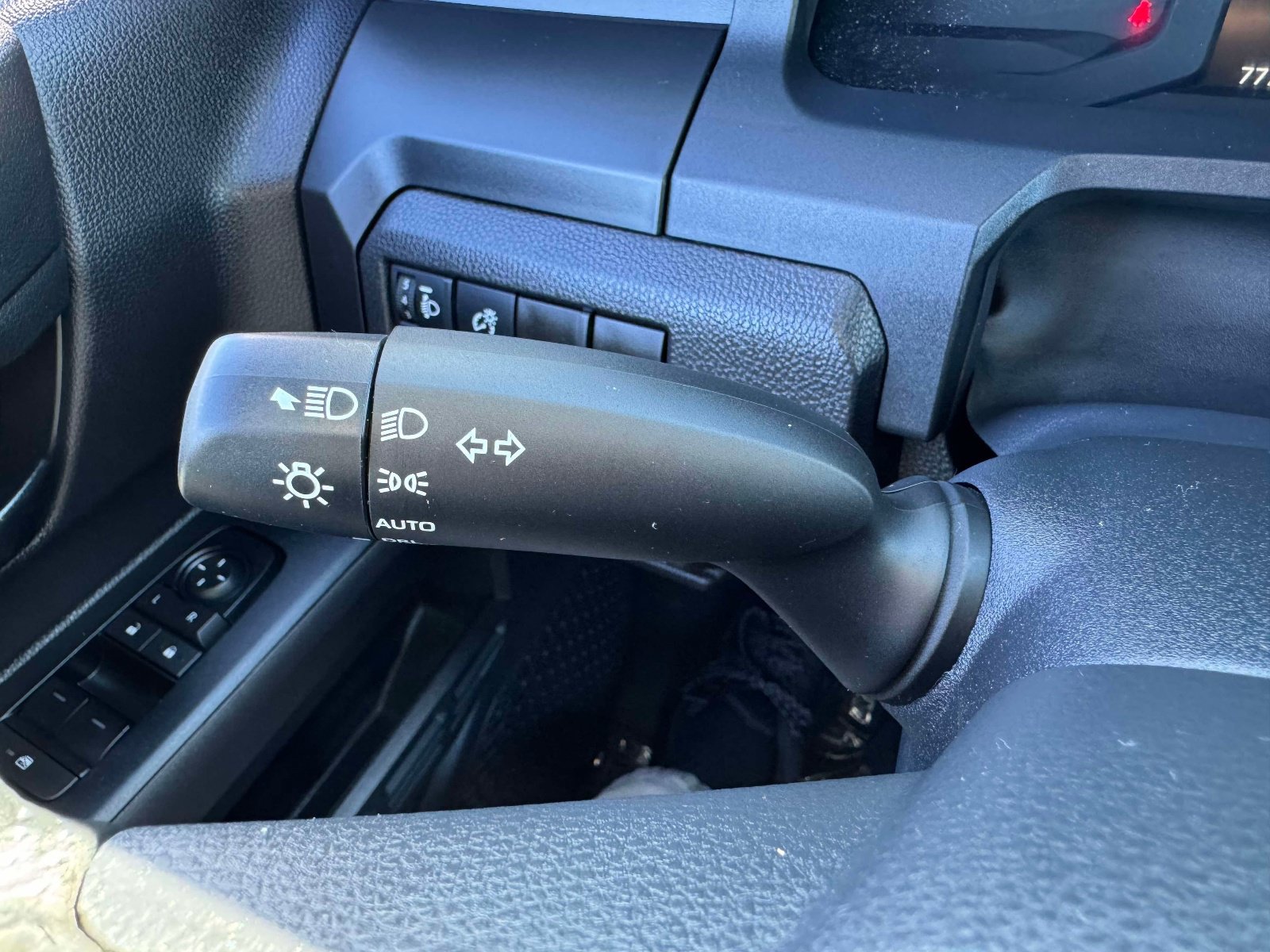 Certified 2025 Toyota Tacoma SR w/ SR Upgrade Package AWD/4WD image 36