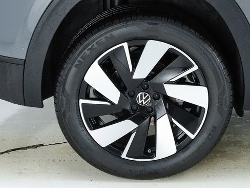 New 2026 Volkswagen Atlas Cross Sport SE image 13