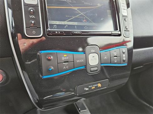 Used 2017 Nissan Leaf SV w/ Premium Package image 21