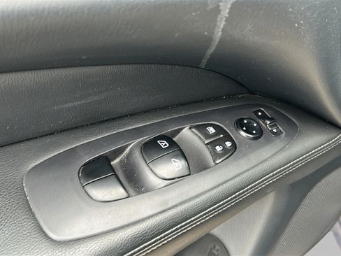 Used 2020 Nissan Pathfinder SL AWD/4WD image 32