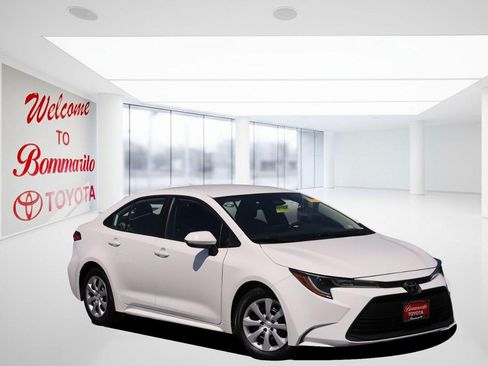 Certified 2025 Toyota Corolla LE FWD image 2