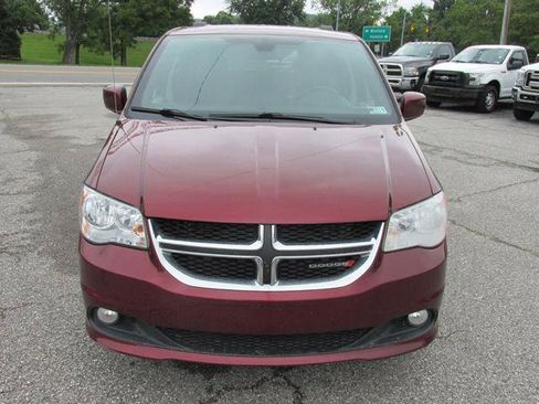 Used 2019 Dodge Grand Caravan SXT FWD image 2