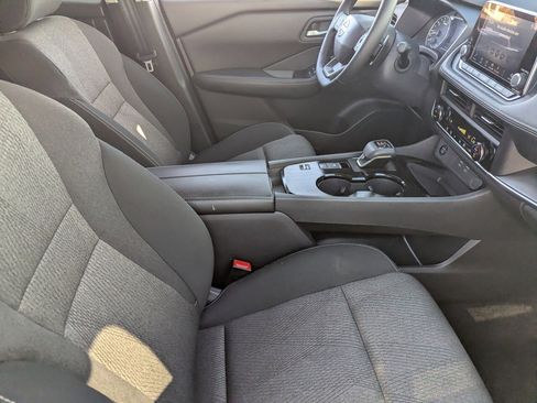 Certified 2025 Nissan Rogue SV image 17