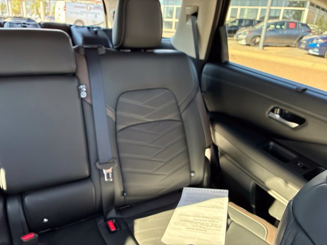 Certified 2025 Nissan Pathfinder Platinum w/ Cargo Package AWD/4WD image 19