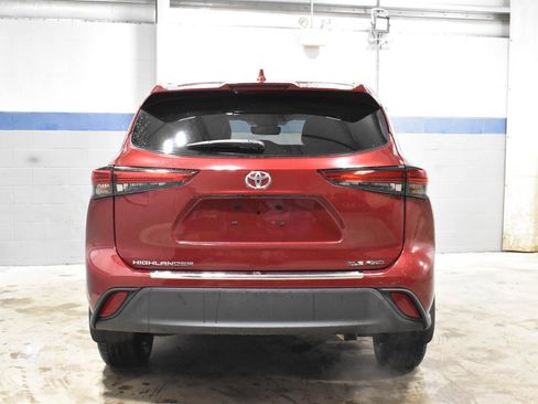 Used 2022 Toyota Highlander XLE image 27