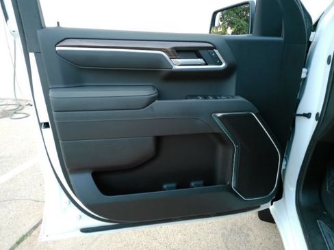 Used 2025 Chevrolet Silverado 1500 LT w/ Convenience Package II RWD image 14