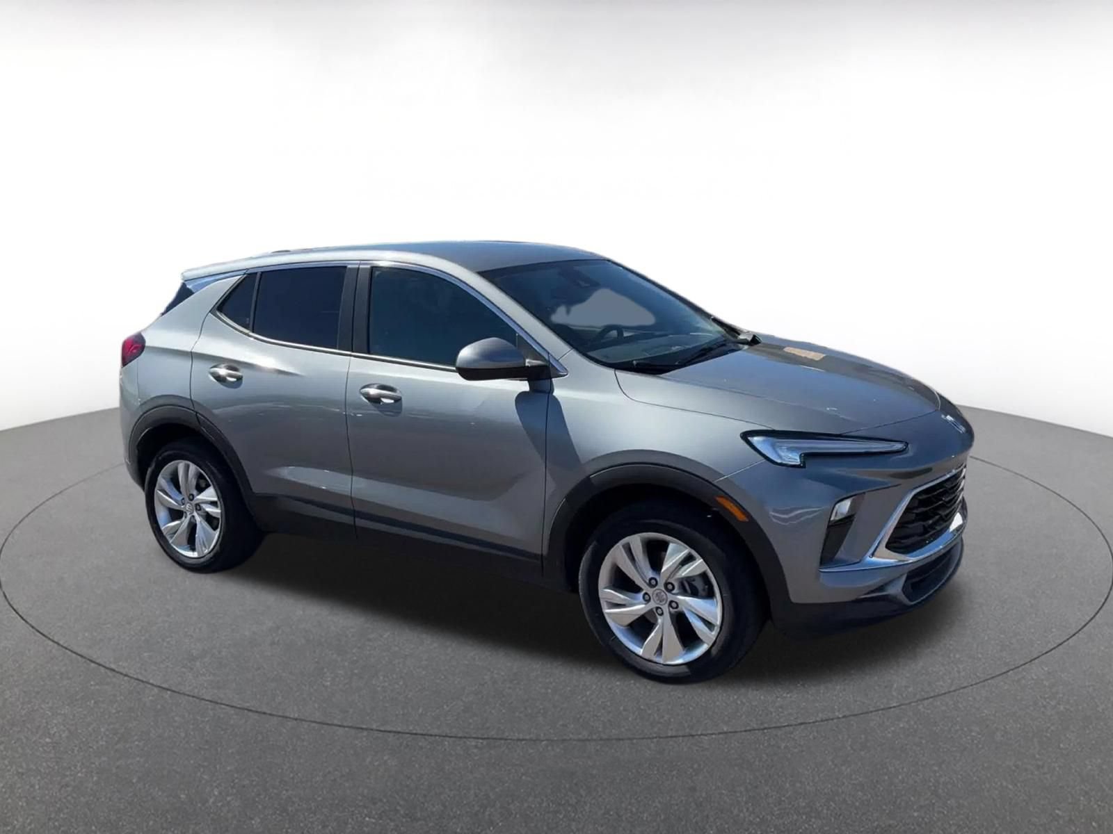 Used 2025 Buick Encore GX Preferred AWD/4WD image 2