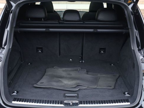 Used 2018 Porsche Cayenne AWD/4WD image 12