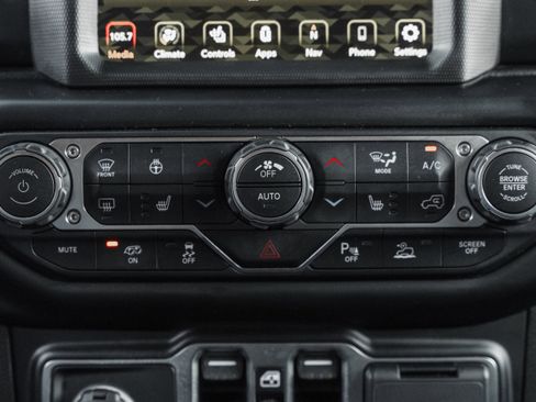 Used 2021 Jeep Wrangler Unlimited Rubicon w/ Xtreme Recon 35" Tire Package image 13