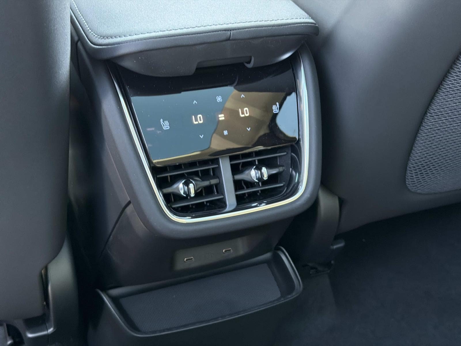 New 2026 Volvo EX90 Plus AWD/4WD image 10