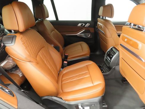 New 2026 BMW X7 M60i image 22