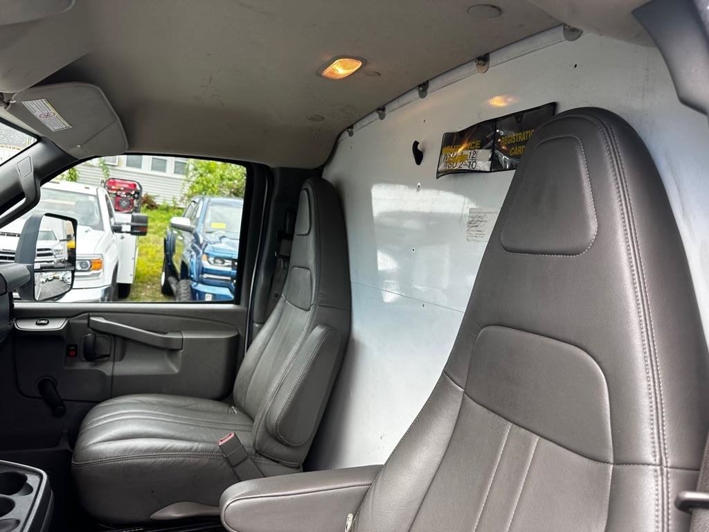 Used 2017 GMC Savana 3500 Extended RWD image 12