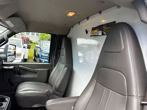 Used 2017 GMC Savana 3500 Extended RWD image 12