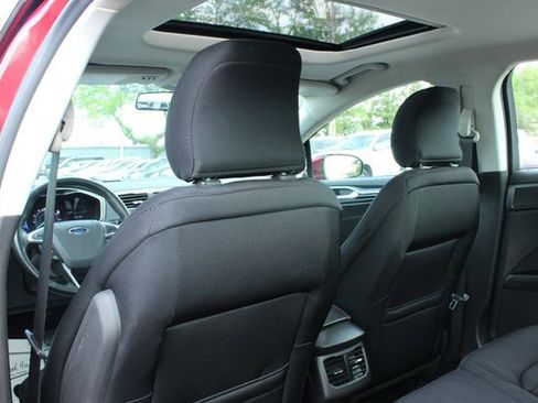 Used 2015 Ford Fusion SE image 32