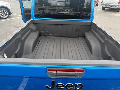 Used 2020 Jeep Gladiator Overland AWD/4WD image 35