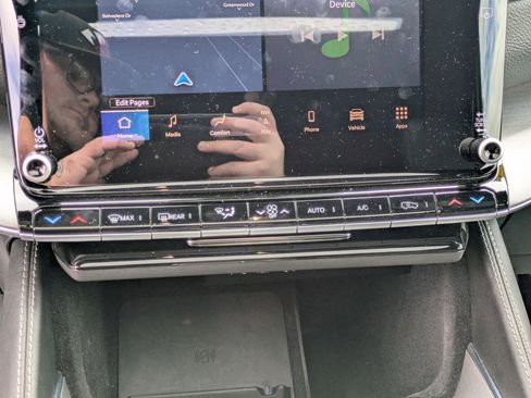 Certified 2024 Jeep Wagoneer Series II w/ Convenience Group I image 23