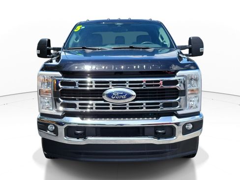 Used 2025 Ford F350 4x4 Crew Cab DRW Super Duty image 2