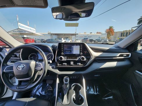 Used 2022 Toyota Highlander XLE image 27