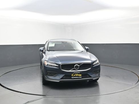 Used 2023 Volvo V60 B5 Cross Country Plus w/ Climate Package image 5