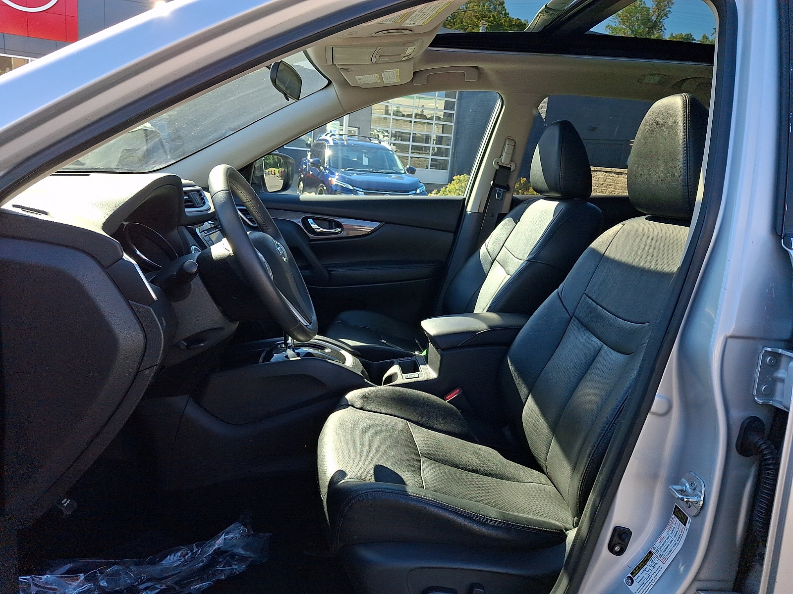 Used 2016 Nissan Rogue SL w/ SL Premium Package AWD/4WD image 13