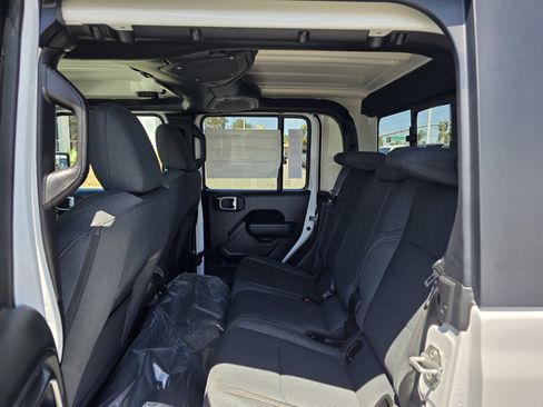 New 2025 Jeep Gladiator Sport image 15