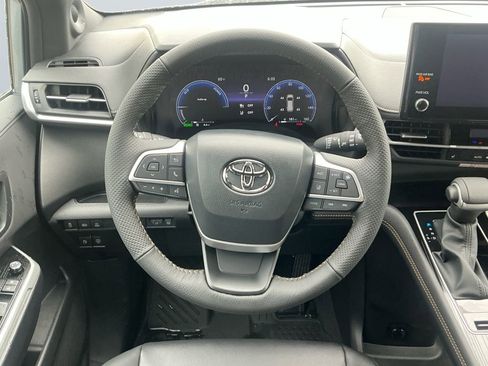 New 2026 Toyota Sienna XLE Woodland Edition image 13