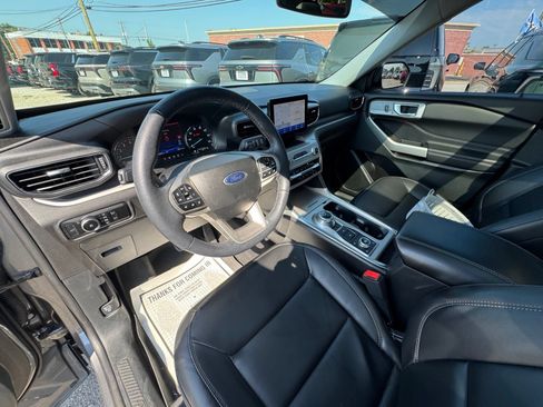 Used 2023 Ford Explorer XLT w/ Equipment Group 202A AWD/4WD image 15