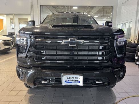 Used 2026 Chevrolet Silverado 2500 High Country w/ Midnight Edition AWD/4WD image 2