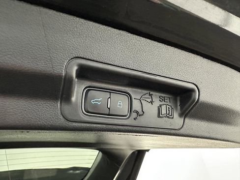 Used 2021 Ford Explorer XLT w/ Equipment Group 202A image 33