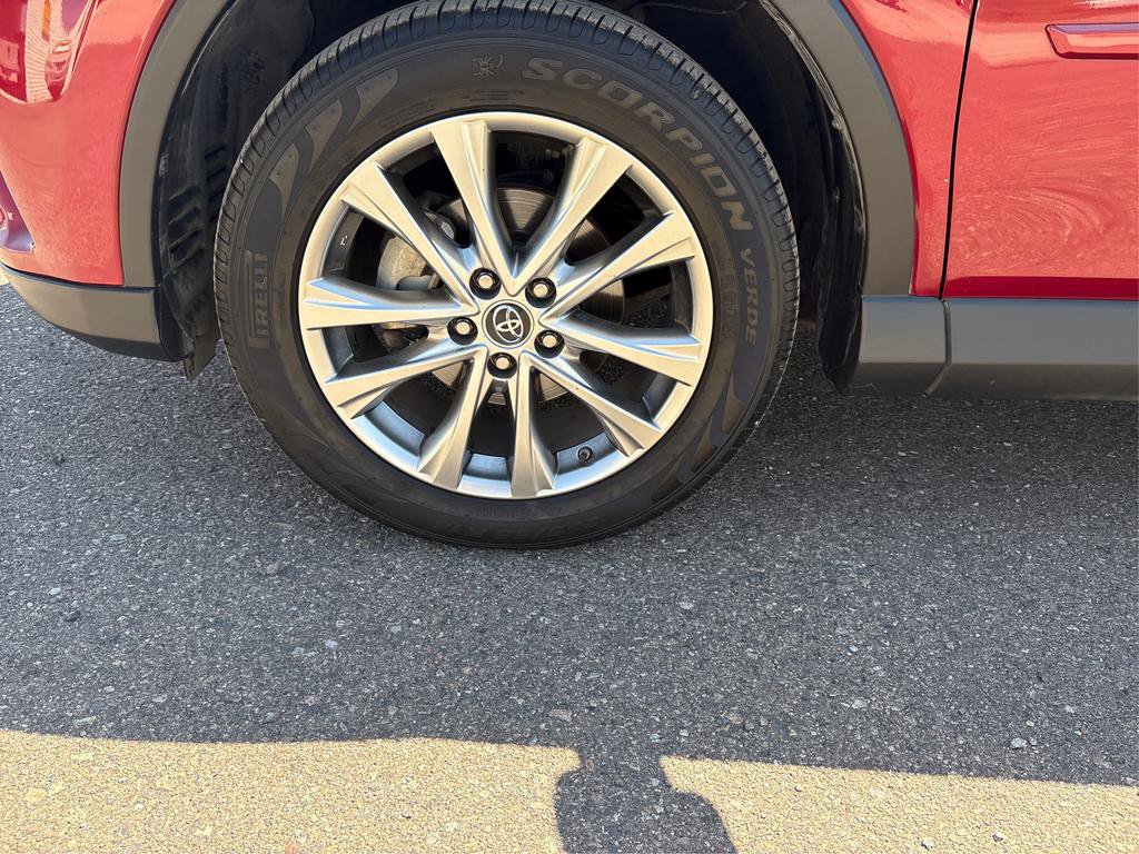Used 2018 Toyota RAV4 Limited AWD/4WD image 36