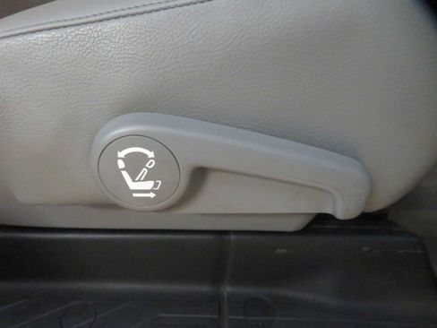 Used 2014 Toyota Sequoia Platinum AWD/4WD image 25