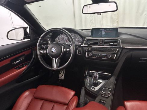 Used 2016 BMW M4 Convertible image 12