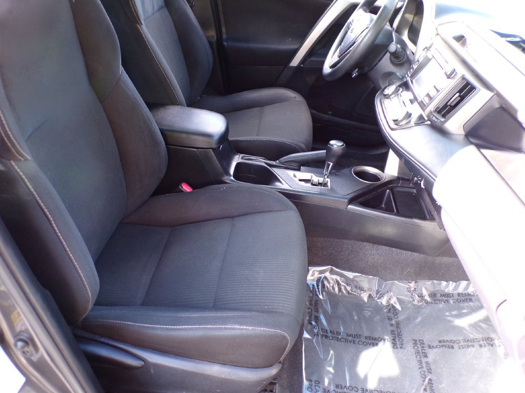Used 2015 Toyota RAV4 XLE w/ Four Season Floor Mat Package AWD/4WD image 12