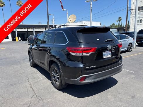 Used 2019 Toyota Highlander LE w/ Carpet Mat Package (TMS) FWD image 6
