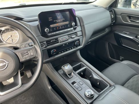 Certified 2024 Nissan Pathfinder S image 17