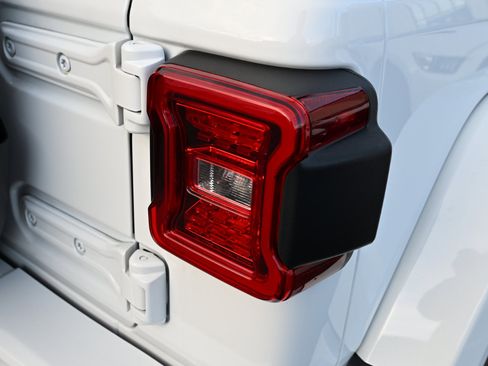 Used 2024 Jeep Wrangler High Altitude image 61