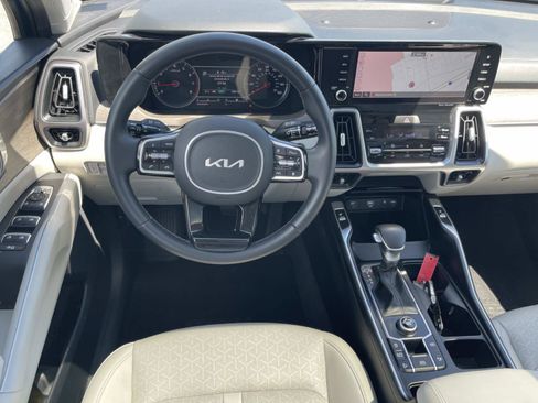 Used 2023 Kia Sorento EX w/ Panoramic Sunroof Package FWD image 11