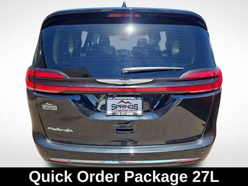 Used 2023 Chrysler Pacifica Touring-L FWD image 4