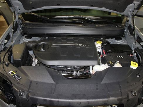 Used 2020 Jeep Cherokee Limited image 9