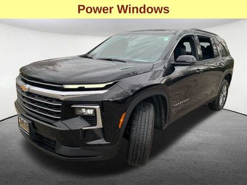 Used 2025 Chevrolet Traverse LT w/ Driver Confidence Package image 5