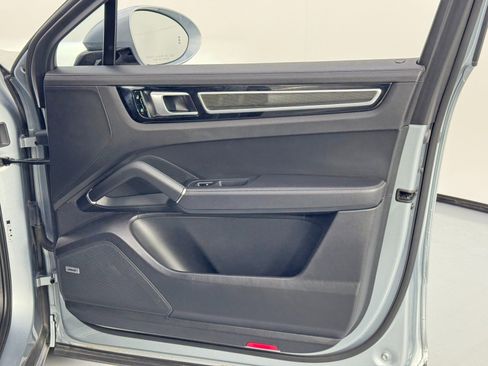 Used 2021 Porsche Cayenne GTS w/ Lightweight Sport Package image 43