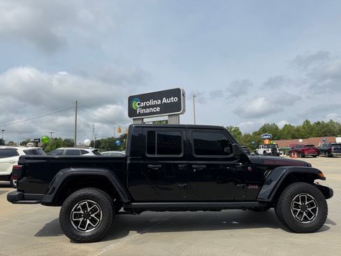 Used 2025 Jeep Gladiator Rubicon w/ Convenience Group AWD/4WD image 7