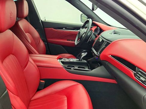 Used 2023 Maserati Levante GT image 25