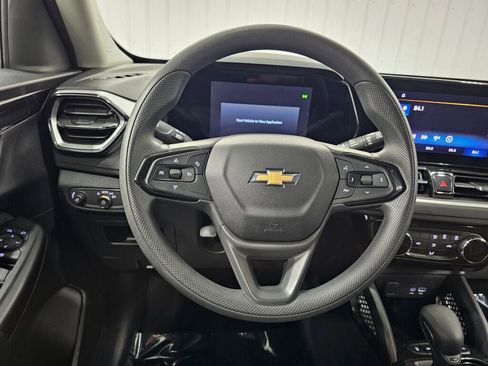 Used 2025 Chevrolet TrailBlazer LT AWD/4WD image 13