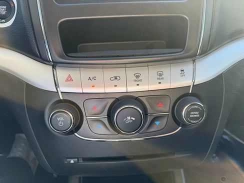 Used 2017 Dodge Journey SE w/ Flexible Seating Group image 35